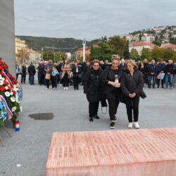 Polaganje vijenaca za 31. obljetnicu 128. brigade HV-a