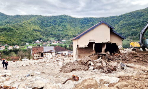 Pripadnici Civilne zastite Grada Rijeke pomazu u traganju i spasavanju u Bosni i Hercegovini